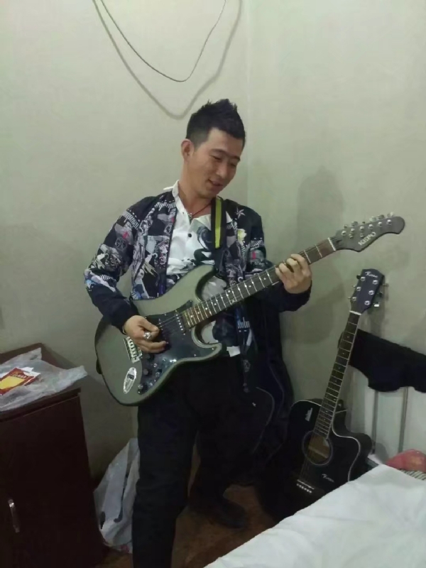 小吉他的第一张照片--双辽残疾人相亲网